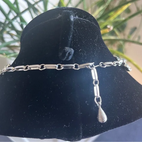 Vintage Coro Silver Tone Leaf Choker Necklace with Pale Blue Rhinestones - Picture 4 of 10